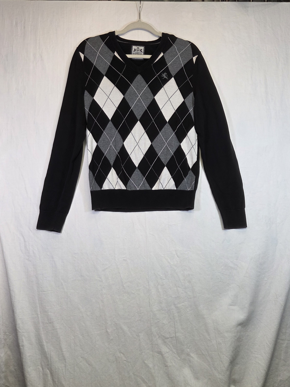 Express Men’s S/P Argyle V Neck Sweater Black Gray White Cotton Lion Logo #0426